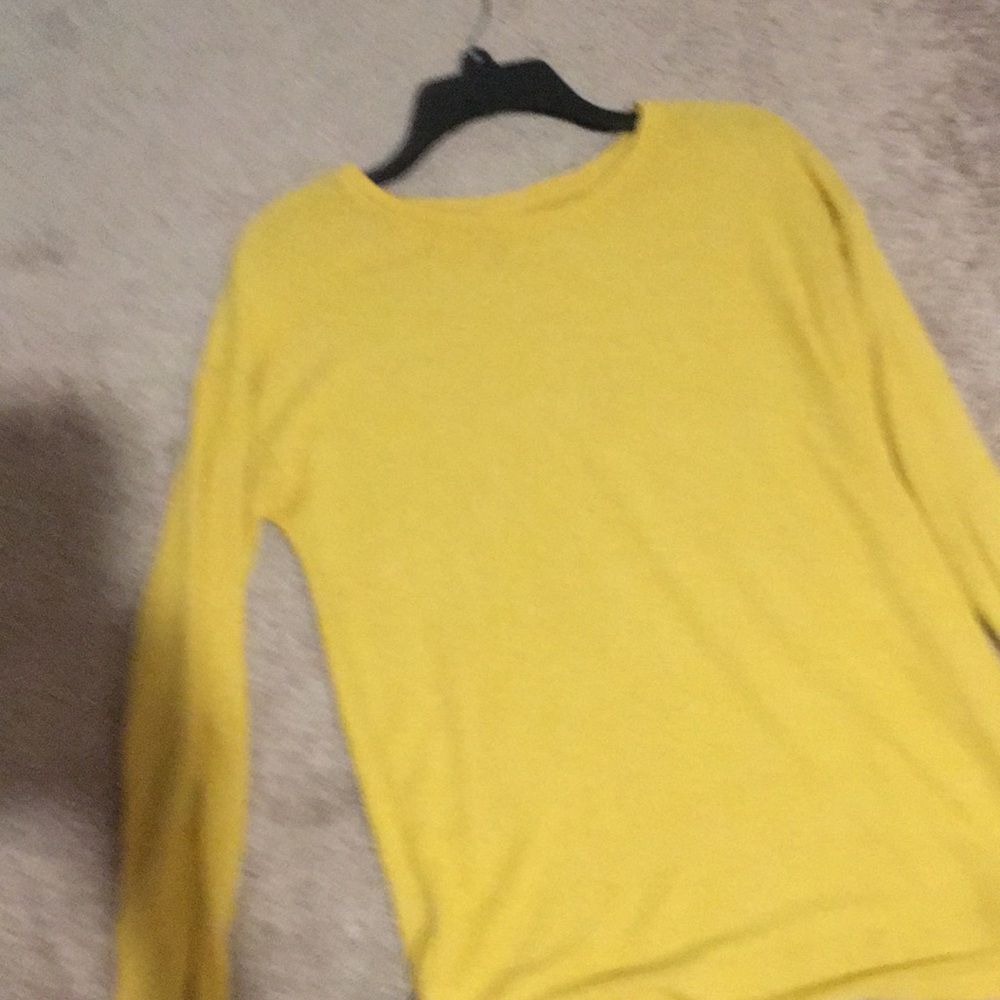 Pretty yellow sweater